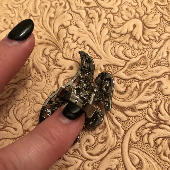 Beautiful Costume Jewelry Ring - Picture 3 of 3